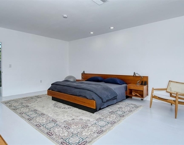 213 N Washington Drive - Photo Thumbnail 49