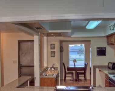 7062 W Country Club Drive N - Photo Thumbnail 8