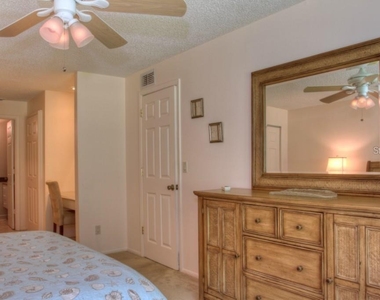 7062 W Country Club Drive N - Photo Thumbnail 13