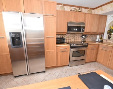 1633 Boathouse Circle - Photo Thumbnail 3