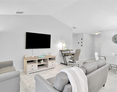 1004 42nd Terrace E - Photo Thumbnail 6