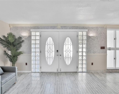 4315 Royal Palm Drive - Photo Thumbnail 4