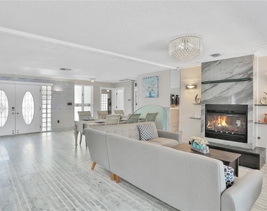 4315 Royal Palm Drive - Photo Thumbnail 7