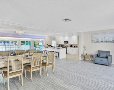 4315 Royal Palm Drive - Photo Thumbnail 5