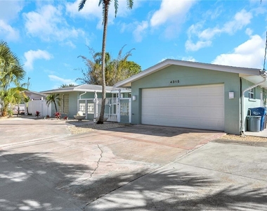 4315 Royal Palm Drive - Photo Thumbnail 37
