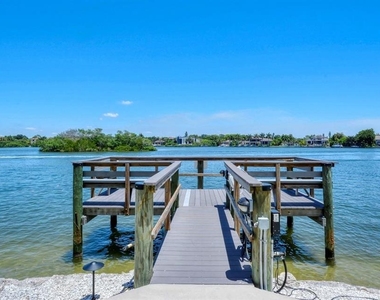 1250 N Portofino Drive - Photo Thumbnail 19
