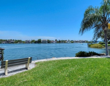 1250 N Portofino Drive - Photo Thumbnail 31