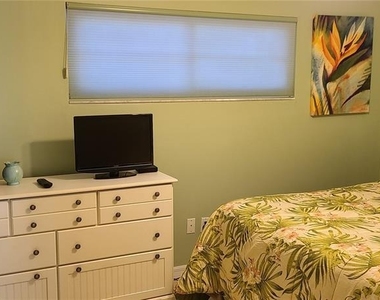 1250 N Portofino Drive - Photo Thumbnail 8
