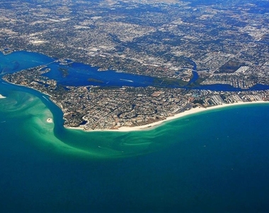 1250 N Portofino Drive - Photo Thumbnail 13