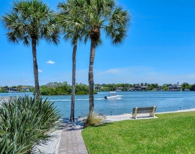 1250 N Portofino Drive - Photo Thumbnail 22