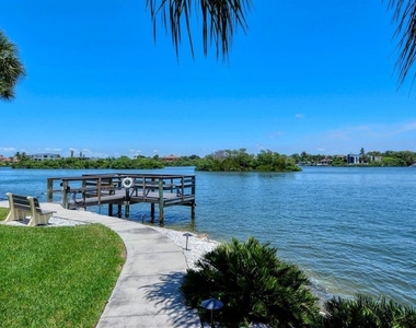 1250 N Portofino Drive - Photo Thumbnail 32