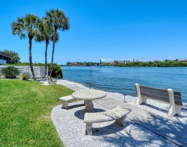 1250 N Portofino Drive - Photo Thumbnail 20