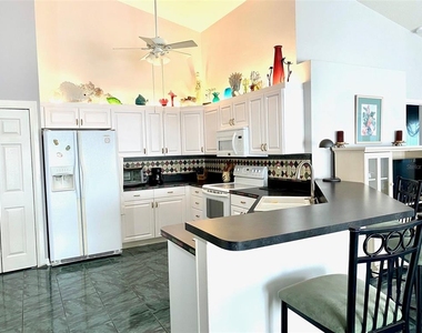 2602 Edgewater Court - Photo Thumbnail 5
