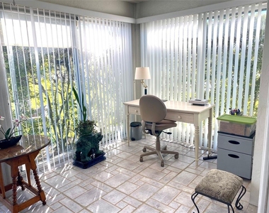 2602 Edgewater Court - Photo Thumbnail 11