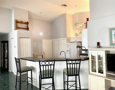 2602 Edgewater Court - Photo Thumbnail 7