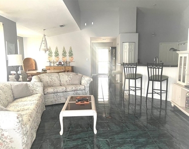 2602 Edgewater Court - Photo Thumbnail 10