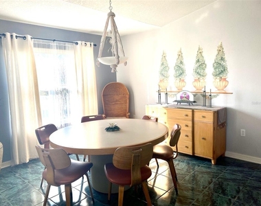 2602 Edgewater Court - Photo Thumbnail 8