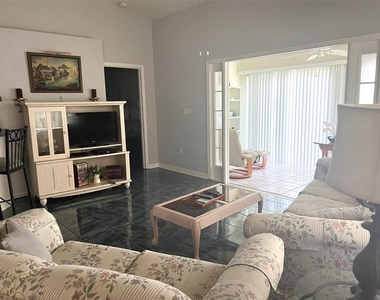 2602 Edgewater Court - Photo Thumbnail 9