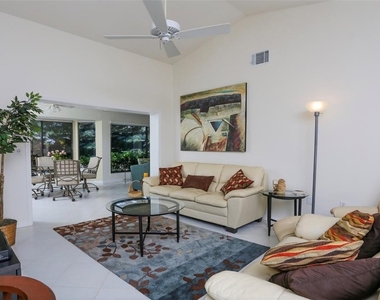 226 Southampton Lane - Photo Thumbnail 6