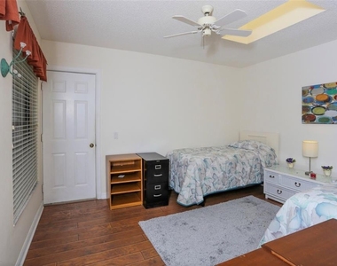226 Southampton Lane - Photo Thumbnail 13