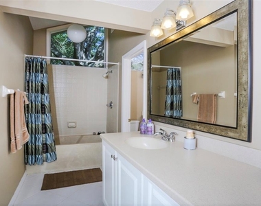 226 Southampton Lane - Photo Thumbnail 12
