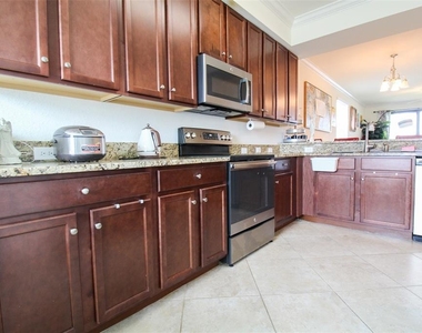 16814 Vardon Terrace - Photo Thumbnail 14