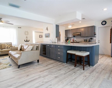 2232 Pine Terrace - Photo Thumbnail 14