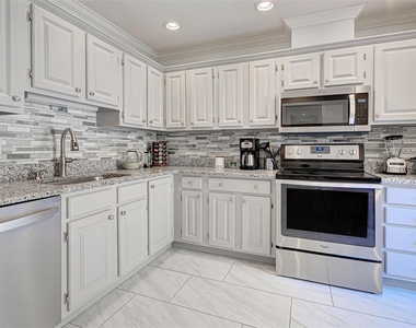 1740 Landings Boulevard - Photo Thumbnail 17