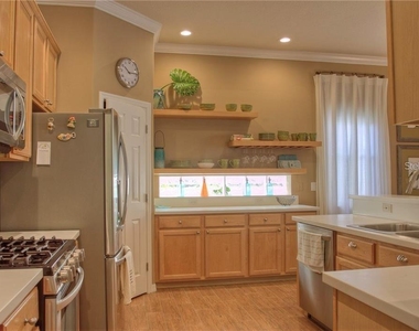 7348 Stanhope Court - Photo Thumbnail 9