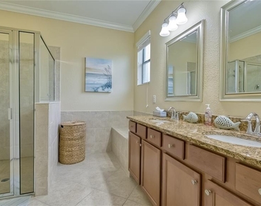 6888 Willowshire Way - Photo Thumbnail 20
