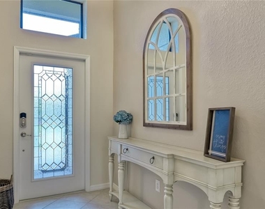 6888 Willowshire Way - Photo Thumbnail 3