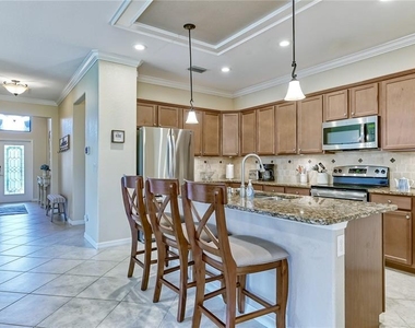 6888 Willowshire Way - Photo Thumbnail 14