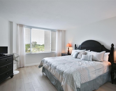 775 Longboat Club Road - Photo Thumbnail 12