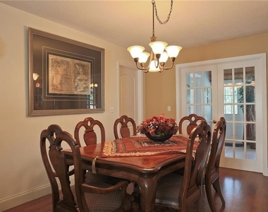 2929 Mayflower Street - Photo Thumbnail 4