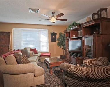 2929 Mayflower Street - Photo Thumbnail 3