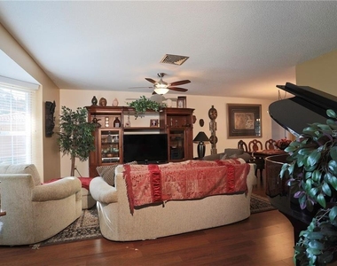 2929 Mayflower Street - Photo Thumbnail 2