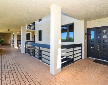 1125 Gulf Of Mexico Drive - Photo Thumbnail 2