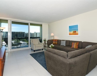 1125 Gulf Of Mexico Drive - Photo Thumbnail 5
