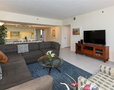 1125 Gulf Of Mexico Drive - Photo Thumbnail 7