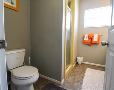 2806 Taunton Drive W - Photo Thumbnail 23