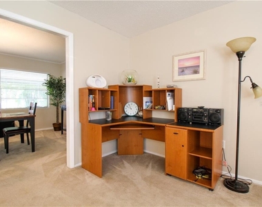 2806 Taunton Drive W - Photo Thumbnail 3
