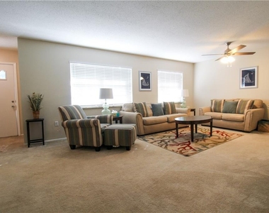 2806 Taunton Drive W - Photo Thumbnail 7