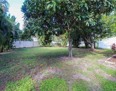 2806 Taunton Drive W - Photo Thumbnail 33