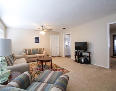 2806 Taunton Drive W - Photo Thumbnail 6