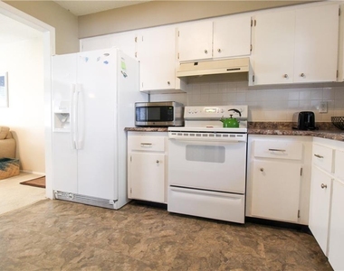 2806 Taunton Drive W - Photo Thumbnail 10