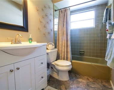 2806 Taunton Drive W - Photo Thumbnail 22