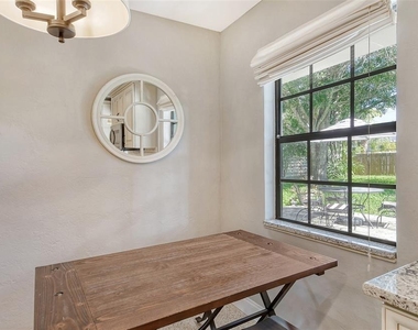 2309 Lynn Street - Photo Thumbnail 12