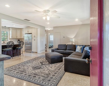 2309 Lynn Street - Photo Thumbnail 2