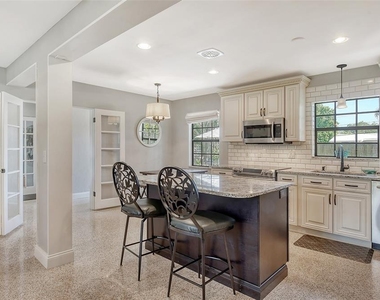 2309 Lynn Street - Photo Thumbnail 7