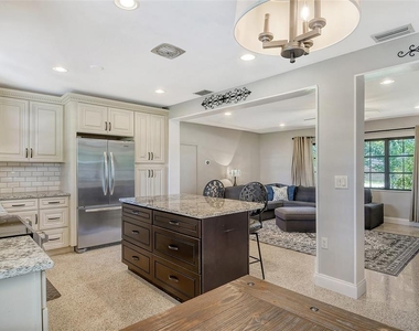 2309 Lynn Street - Photo Thumbnail 13